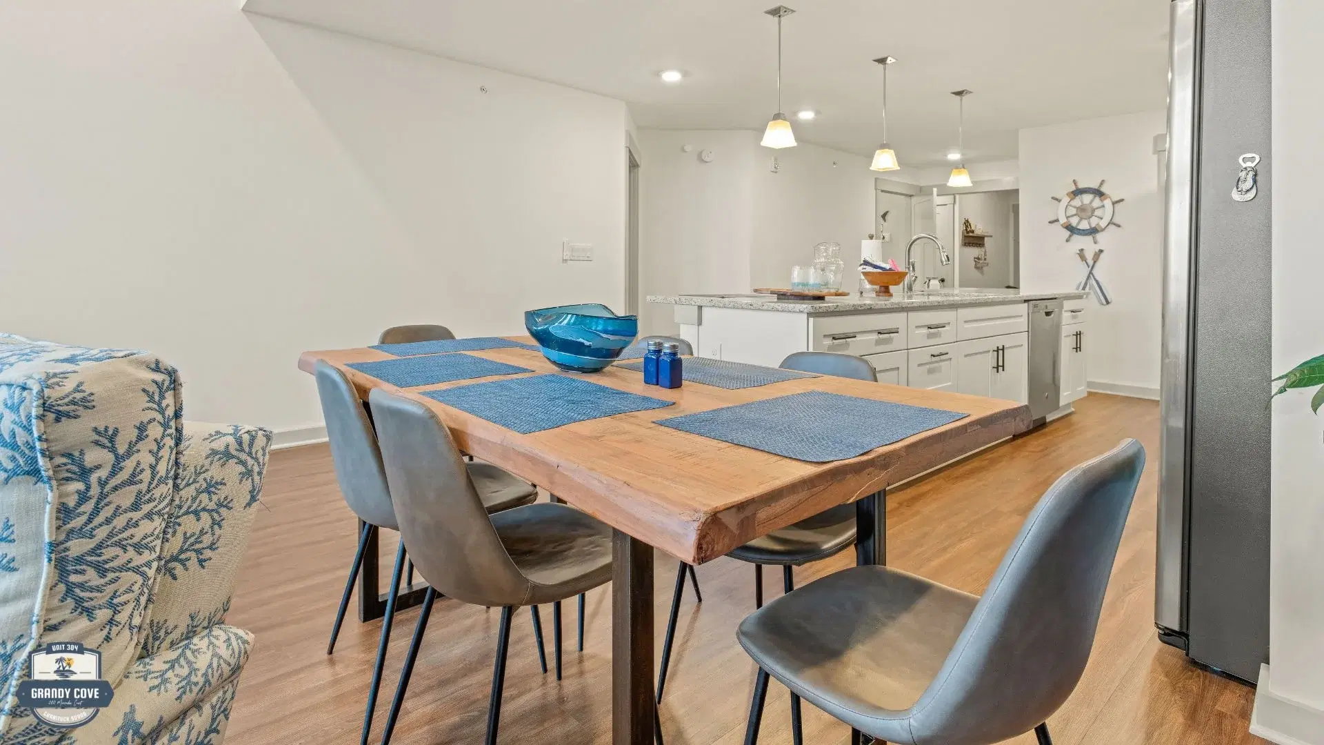 Grandy Cove dining and living area